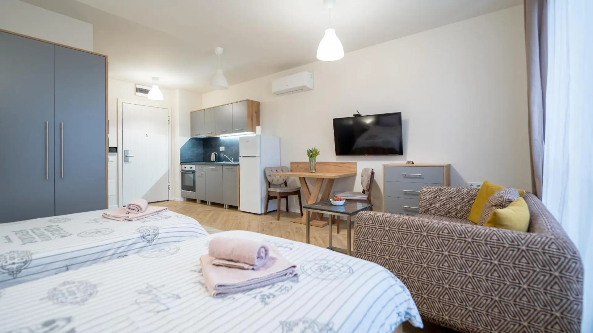 Wow Studios For Rent 2 Bul Montevideo 25A - B Sofia