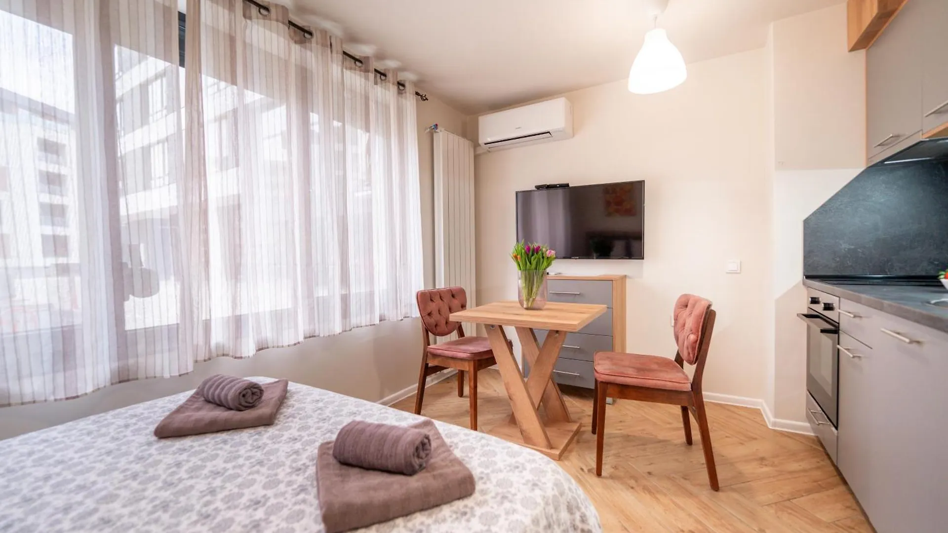 Apartment Wow Studios For Rent 2 Bul Montevideo 25A - B Sofia
